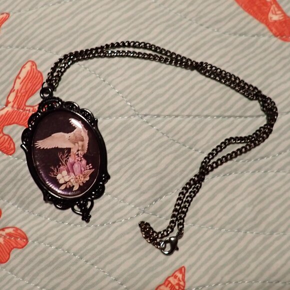 Witchy gothic snowy owl and crystals necklace - Picture 1 of 3
